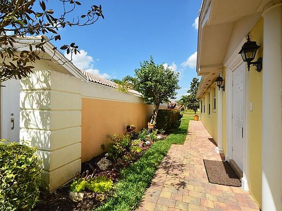 2nd image of 15452 Orlanda Dr