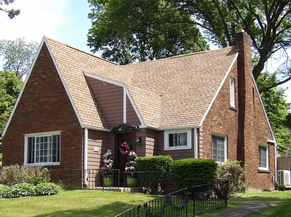 1115 Chestnut Hill Dr, Erie, PA 16509