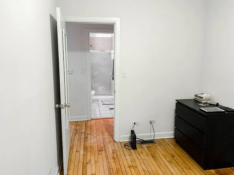 2065 N. Hoyne Ave. — Photo 4