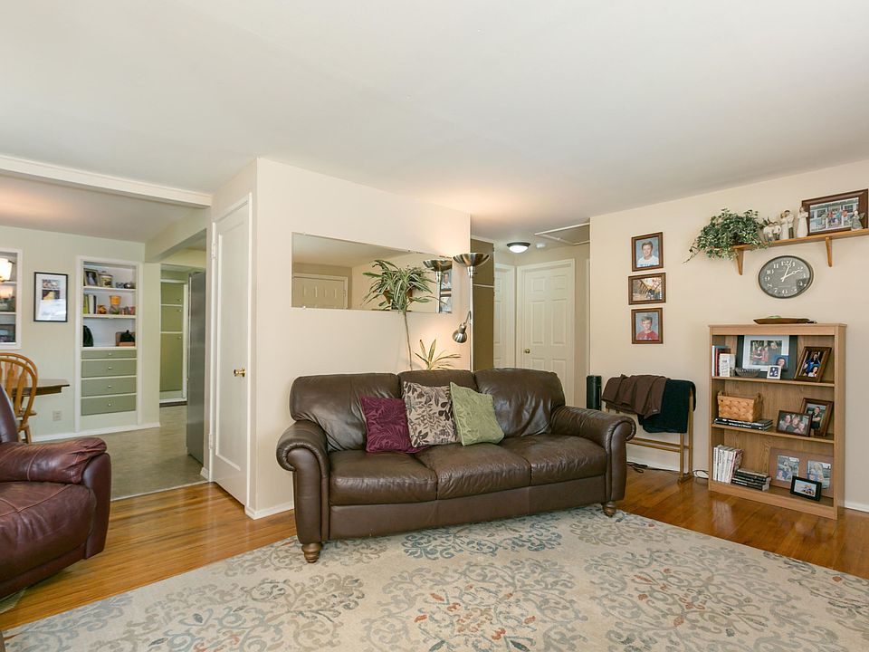 2nd image of 105 S 53rd Ave