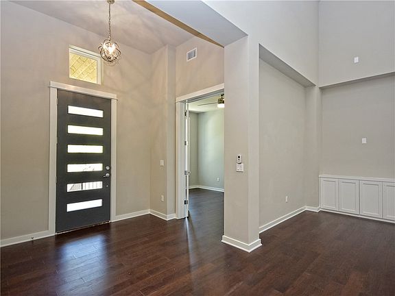 5th image of 1300 Canyon Edge Dr