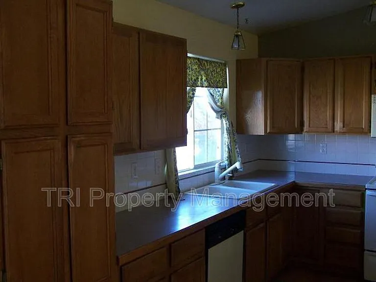 314 N 49th Avenue Ct — Photo 2