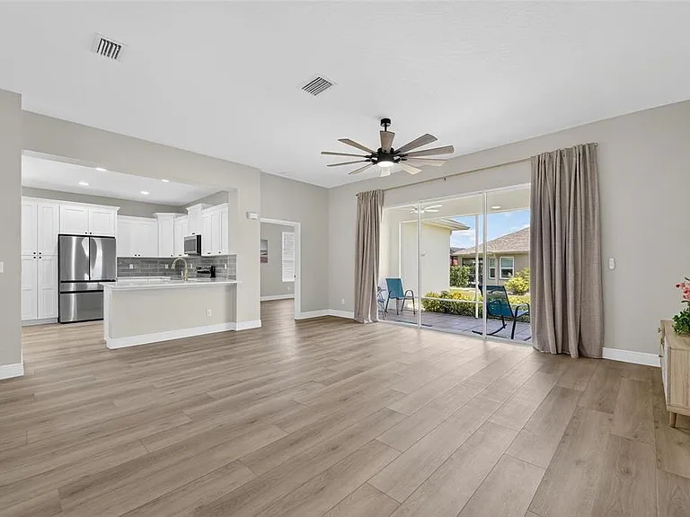 1103 Villeroy Dr — Photo 3