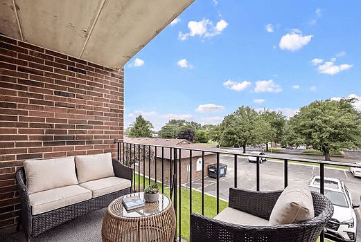 3rd image of 10511 S Roberts Rd APT 2A