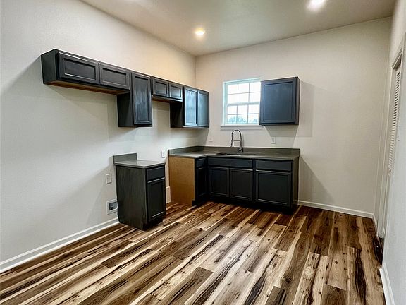 5th image of 309 E Pine St