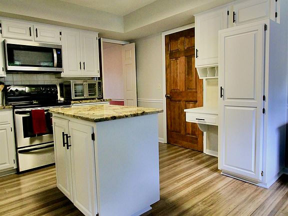 5th image of 16235 Bancroft Cir