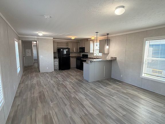 2nd image of 5425 Valley Dr #24
