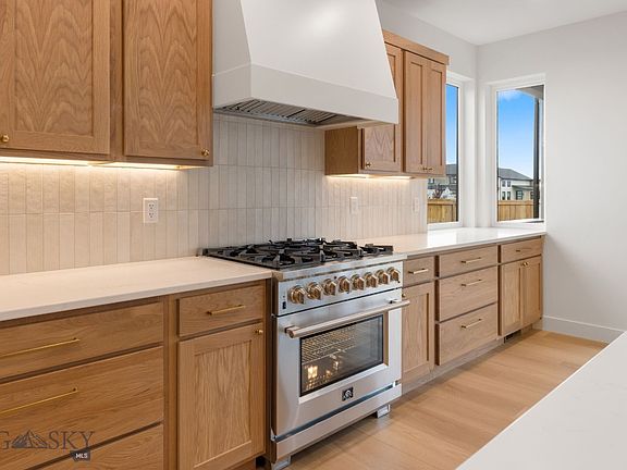 4th image of 72 Lanner Dr