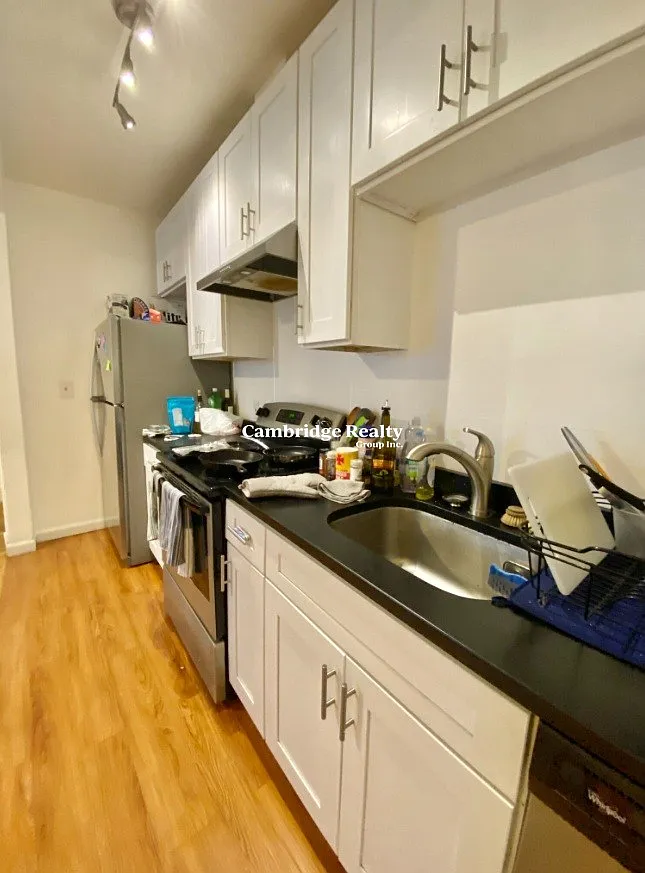 3 bed, 1.0 bath, $3,150 — Photo 2