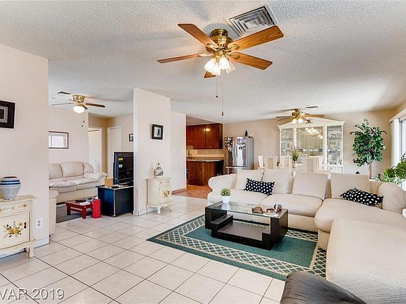 3rd image of 7011 Starwood Dr