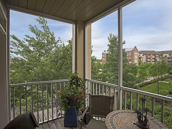 5th image of 2407 39th Ave NE Unit 211