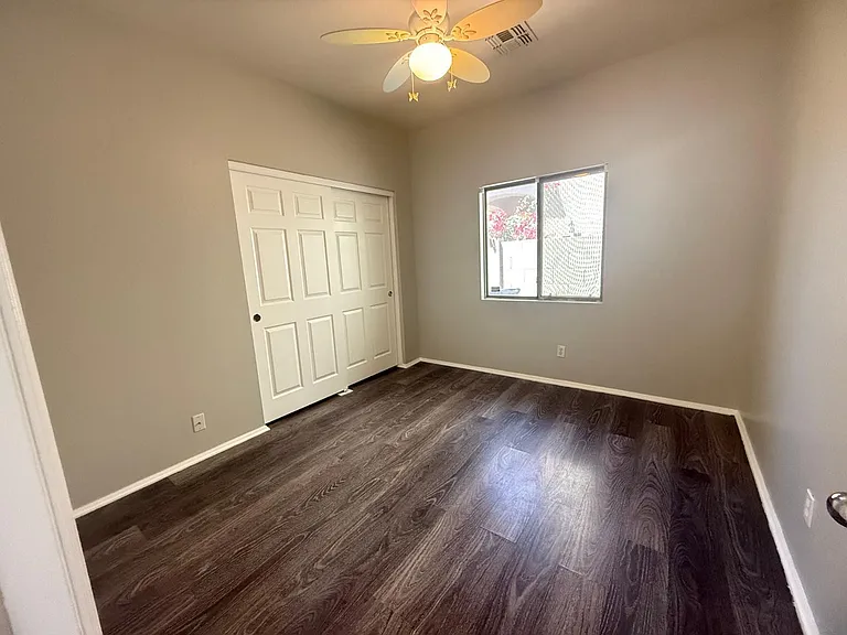 902 E Dee St — Photo 17