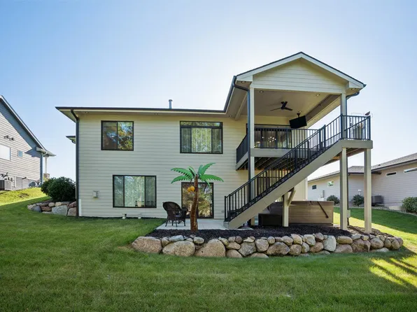 2212 NE Little Beaver Dr, Grimes, IA 50111