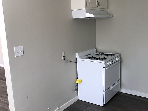 4th image of 1900 Harbor Ave APT C
