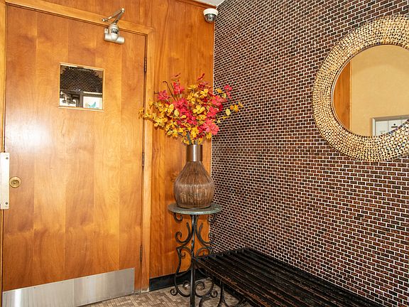 3rd image of 1008 Washington Blvd APT 8