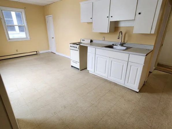 85 Pine St #2, Lewiston, ME 04240