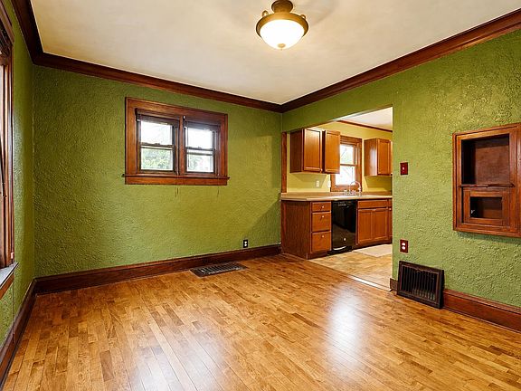 5th image of 1621 N Division St