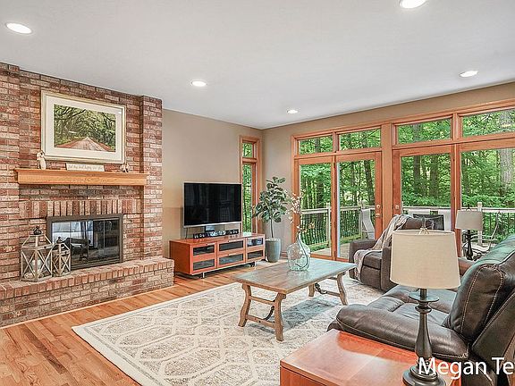 3rd image of 4033 Winterwood Trl NE