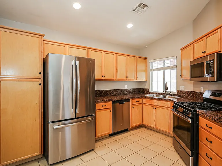 504 Stonehurst Dr — Photo 8