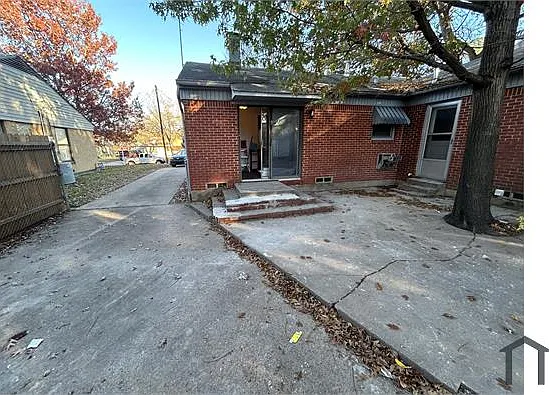 1111 Lucille St — Photo 15