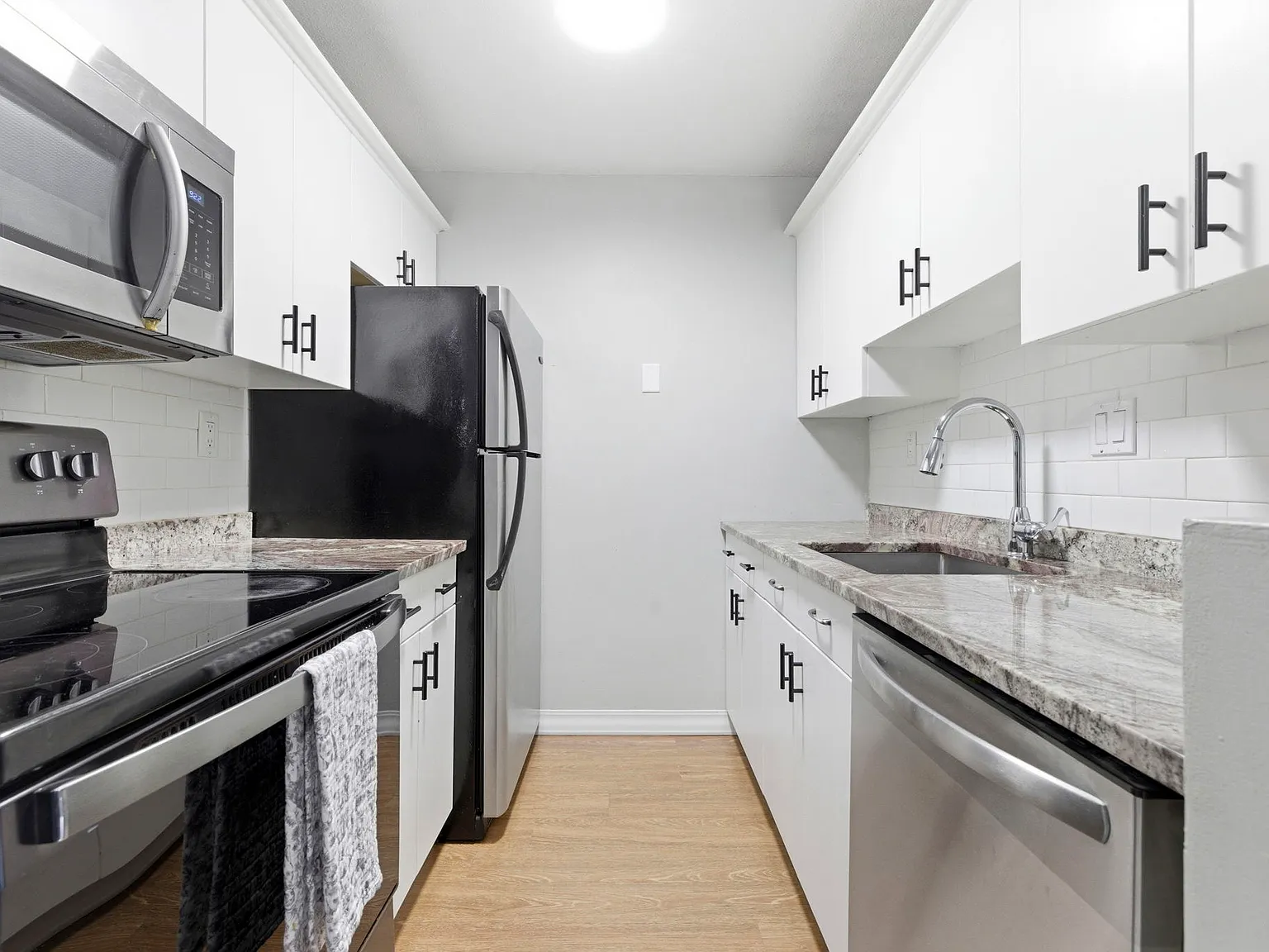 2 bed, 796 sqft, $2,800 — Photo 3