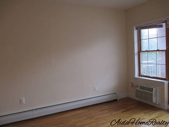 4th image of 2823 38th St