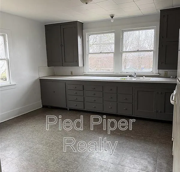 534 1/2 E Wyandotte St — Photo 6