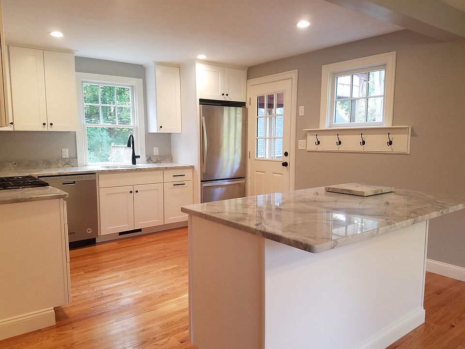 1st image of 221 Plymouth St #1
