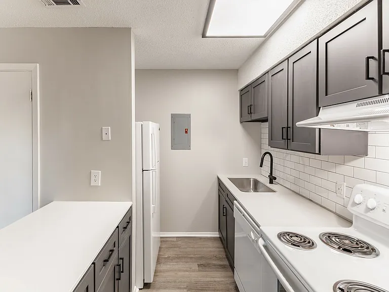Brookridge Apartments — Photo 18