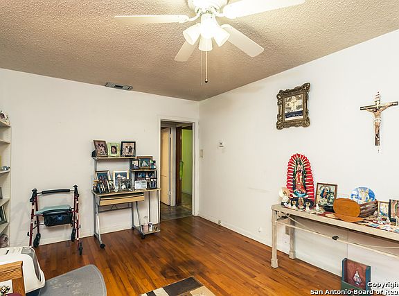 3rd image of 132 Kendalia Ave