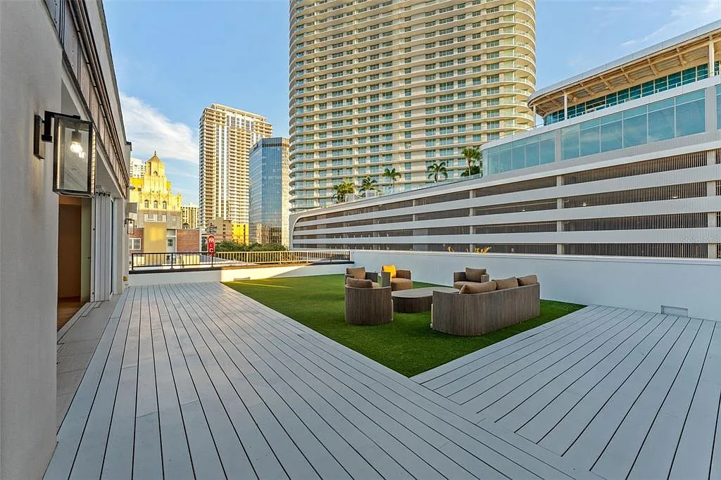 2 bed, 2.5 bath, 2321 sqft, $9,500 — Photo 1