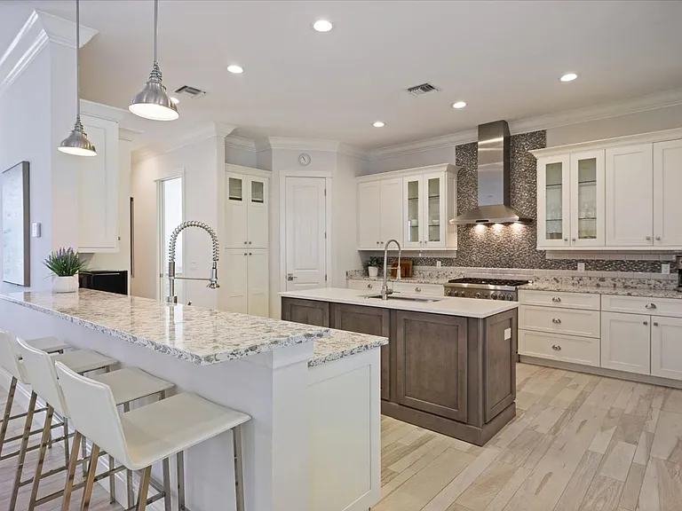 3919 Roberts Point Rd — Photo 2