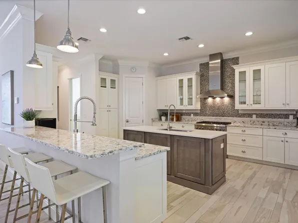 3919 Roberts Point Rd, Sarasota, FL 34242