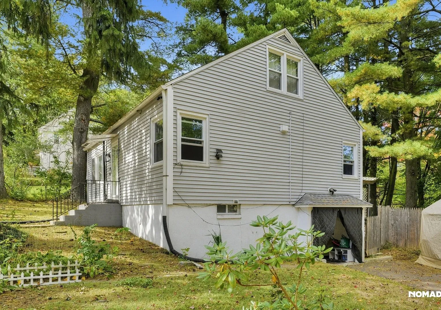 Charming 4BR House in Waterbury — Photo 4