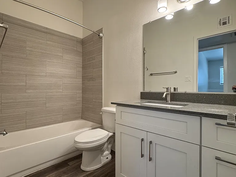 1545 W Colter St #16 — Photo 6