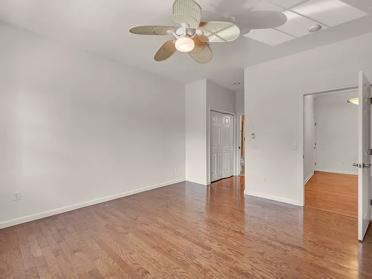 1 King Philip Dr #207 — Photo 4