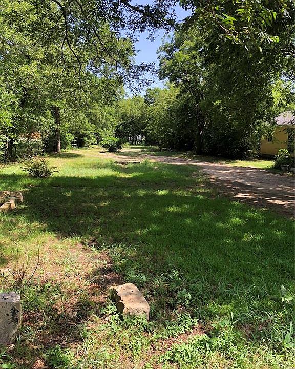 2nd image of 625 W Gross St Lot 8