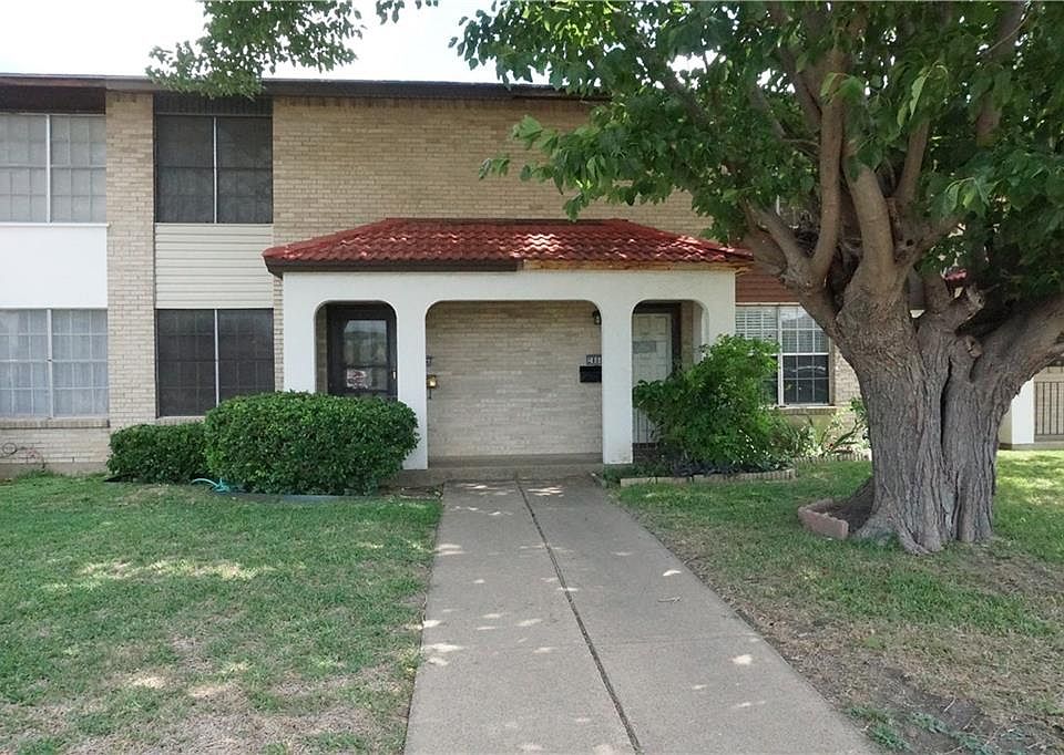 1st image of 2806 Patricia Ln