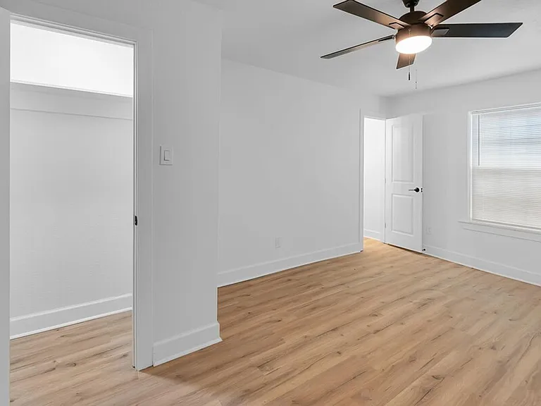 2525 Cole Ave — Photo 12