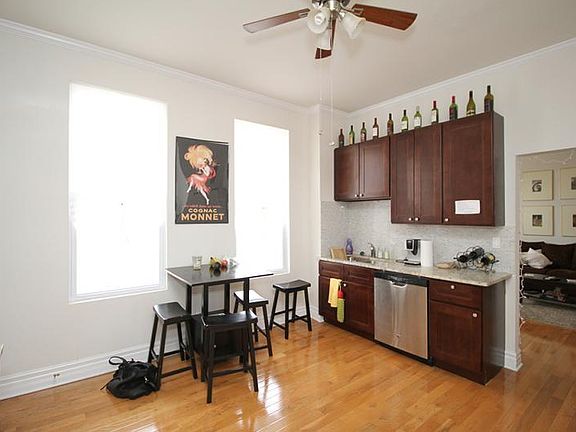 3rd image of 925 N Ashland Avenue # Top Floor