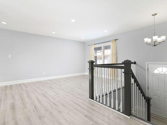 4th image of 463 E Altgeld Ave
