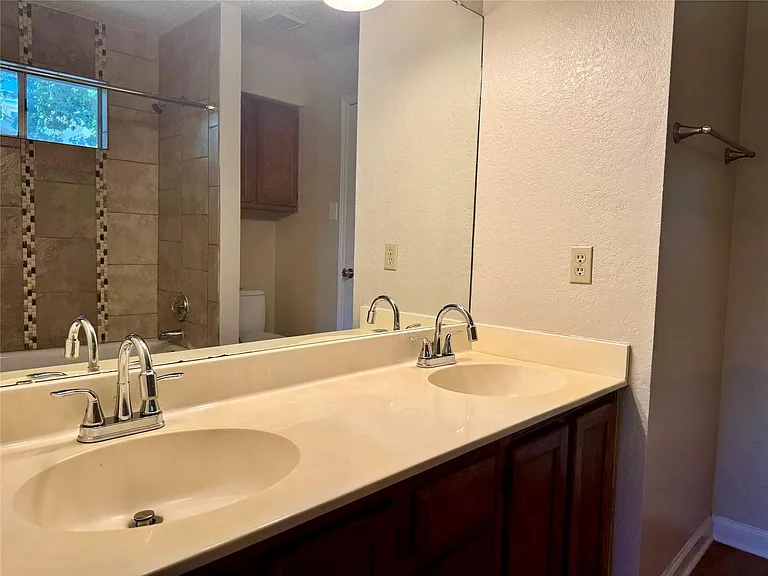 8628 Piney Creek Bnd — Photo 7