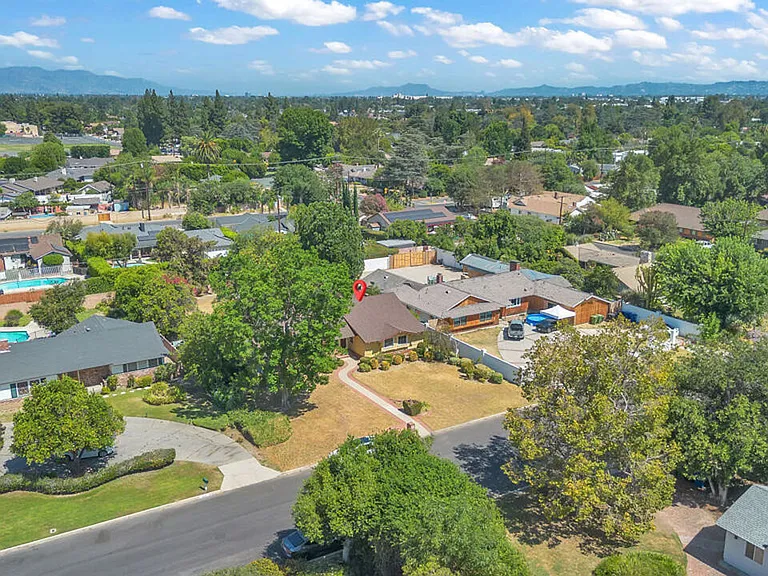 9322 Lasaine Ave — Photo 47