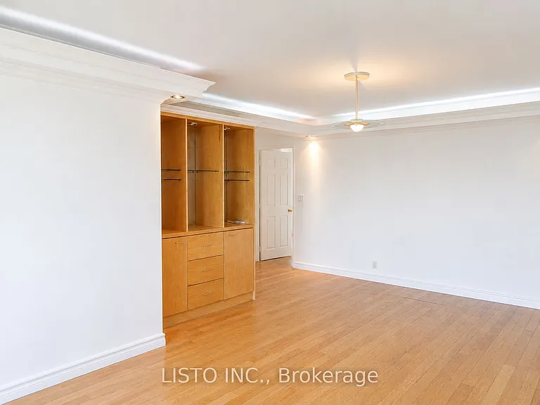 8 Lee Centre Dr #2009 — Photo 10