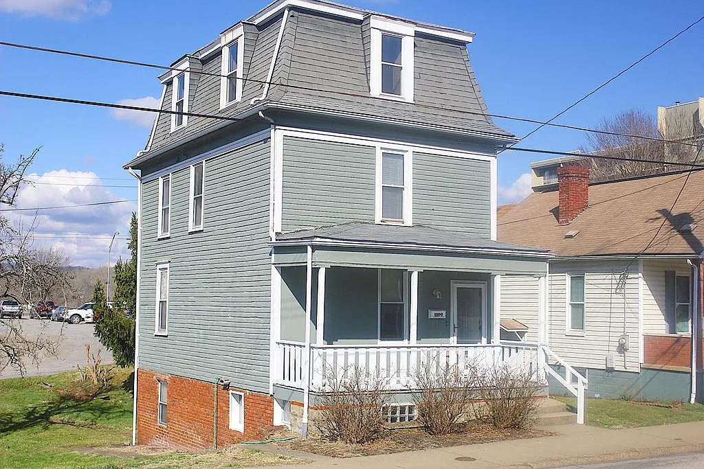 1009 Weaver Ave photo 1