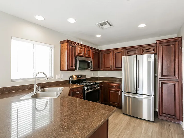 9469 Diamond Bridge Ave — Photo 7