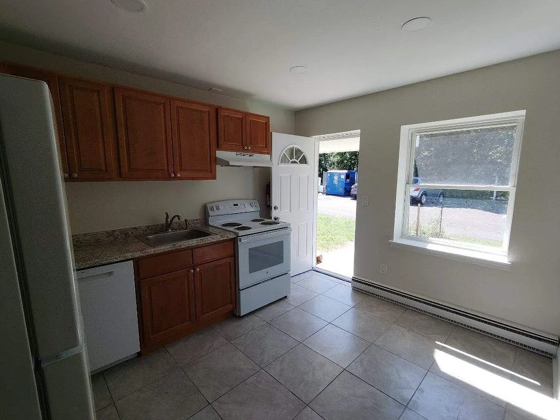 2 bed, 1200 sqft, $1,700 — Photo 4