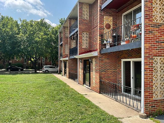 3rd image of 6436 W 64th Pl APT C1