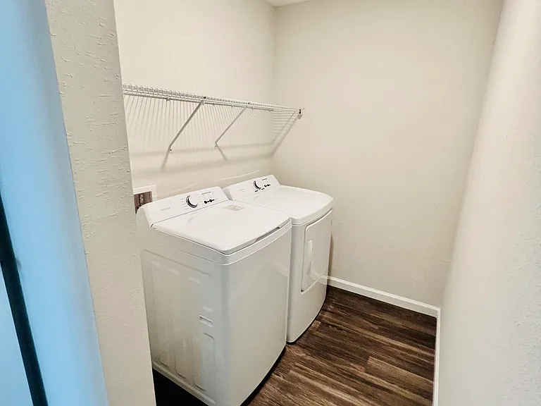 535 S Woodlawn St — Photo 15