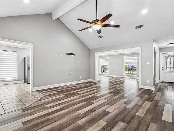 4th image of 202 Goldenwood Dr